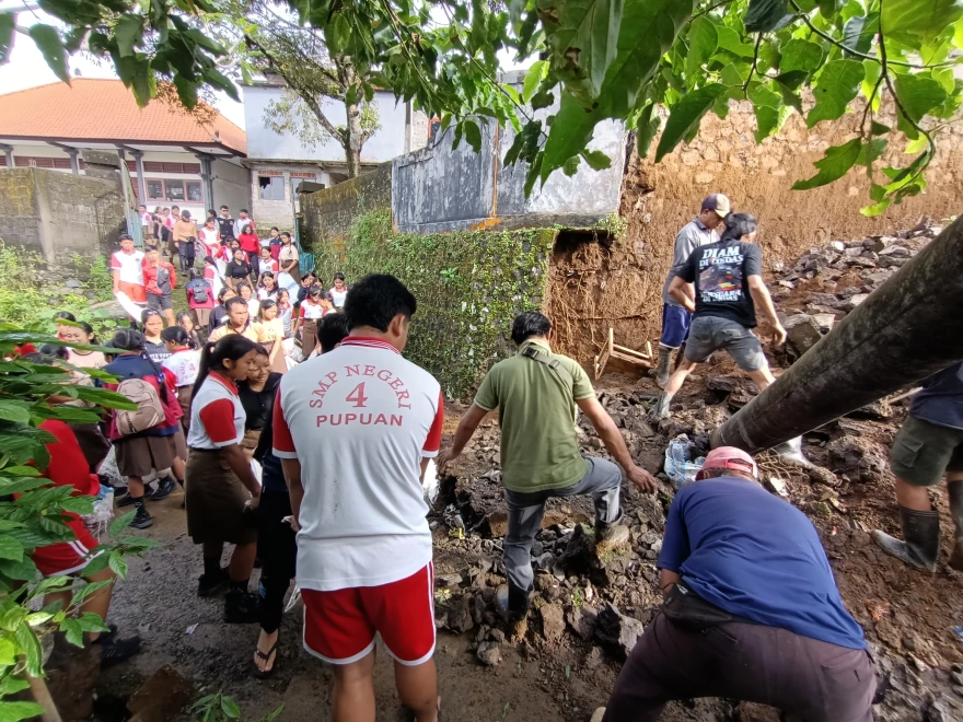 BENCANA TANAH LONGSOR